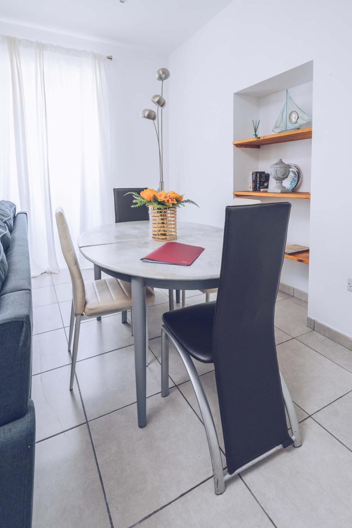 Appartement 2Br In The Zoko Contemporary And Convenient à Gibraltar Extérieur photo